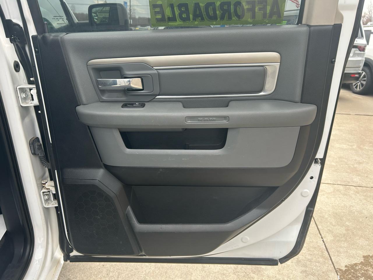 RAM 1500 SLT Crew Cab SWB 4WD 2014