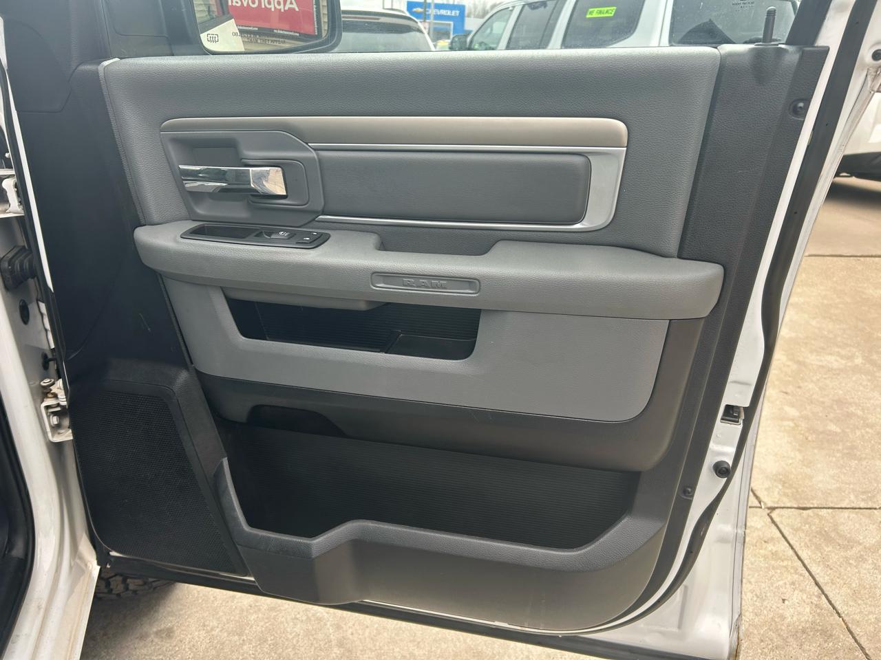 RAM 1500 SLT Crew Cab SWB 4WD 2014