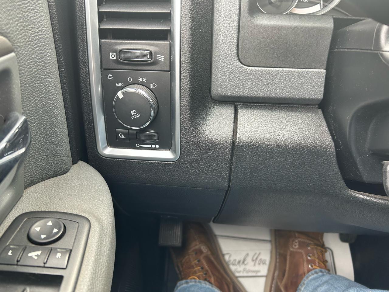 RAM 1500 SLT Crew Cab SWB 4WD 2014