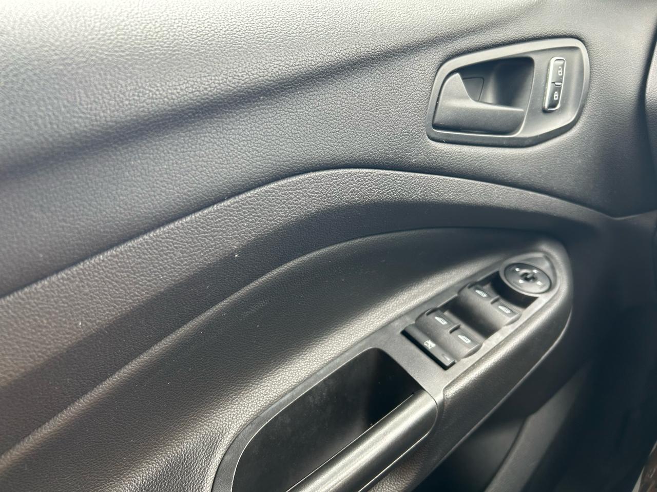 Ford Escape S FWD 2015