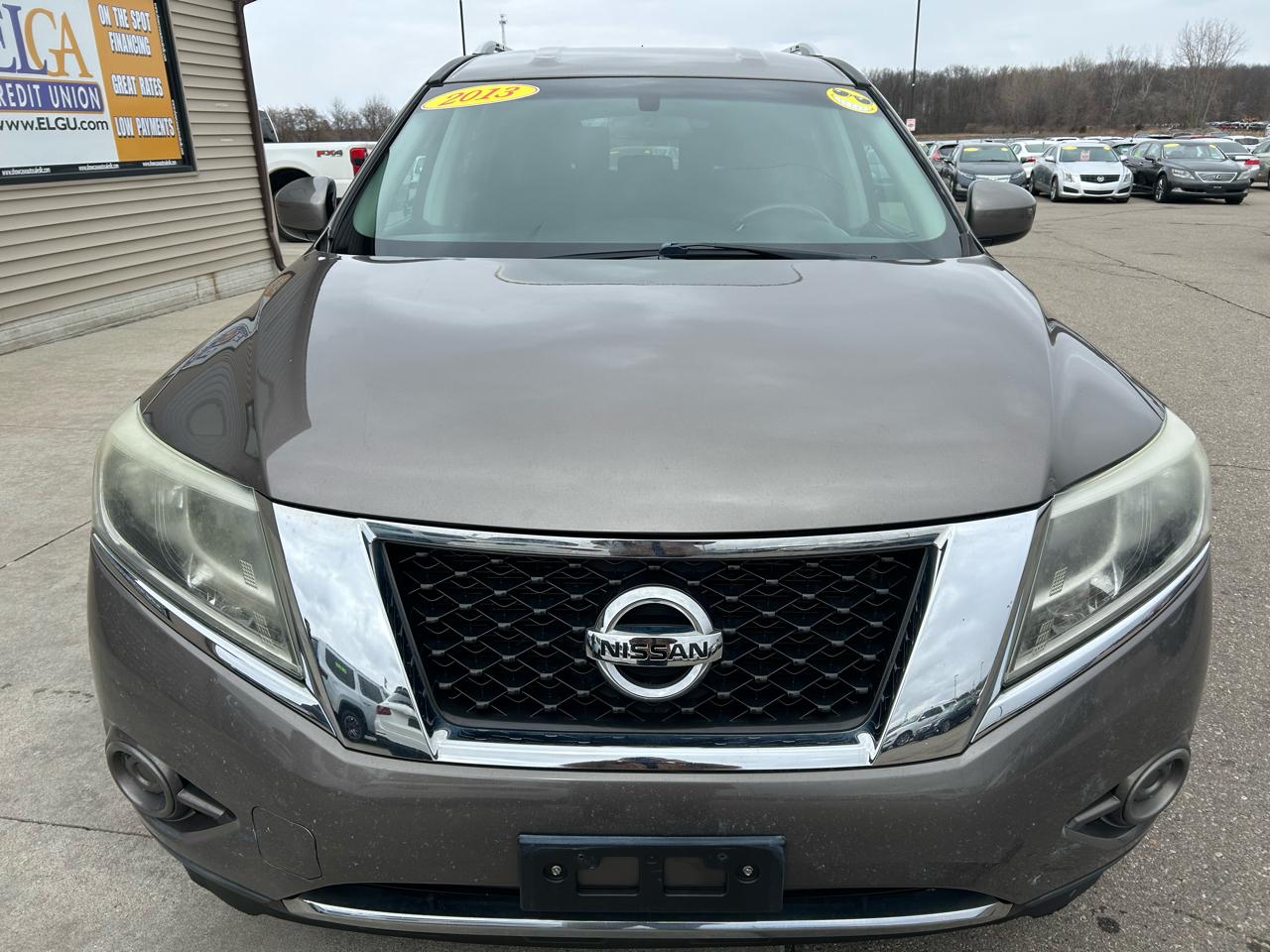 Nissan Pathfinder SV 4WD 2013