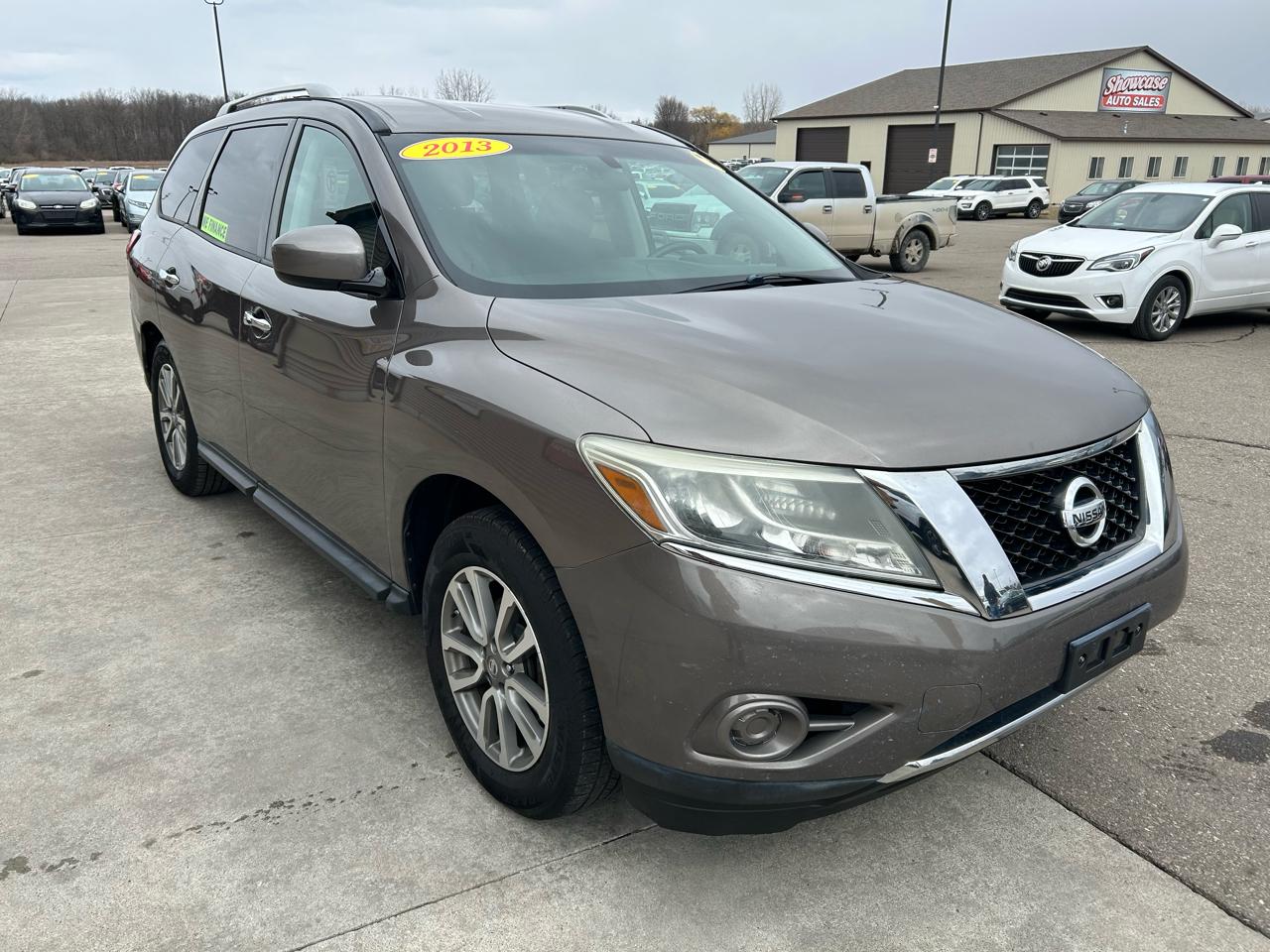 Nissan Pathfinder SV 4WD 2013