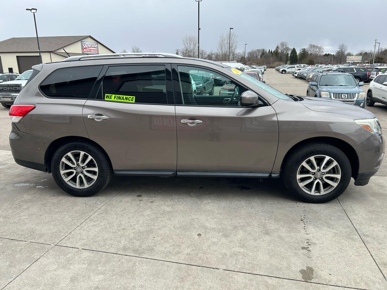 Nissan Pathfinder SV 4WD 2013