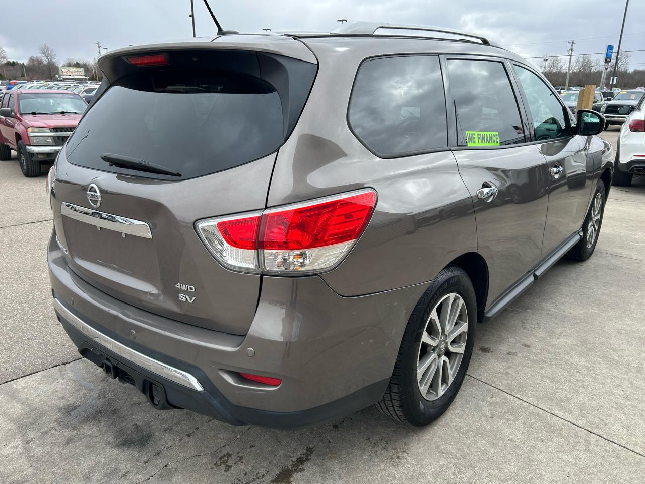 Nissan Pathfinder SV 4WD 2013