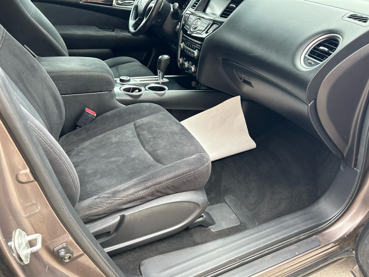 Nissan Pathfinder SV 4WD 2013