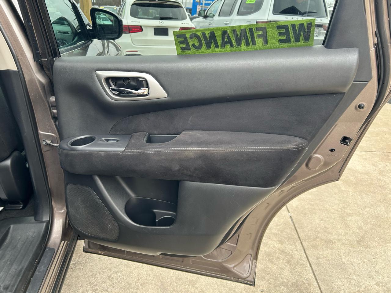 Nissan Pathfinder SV 4WD 2013