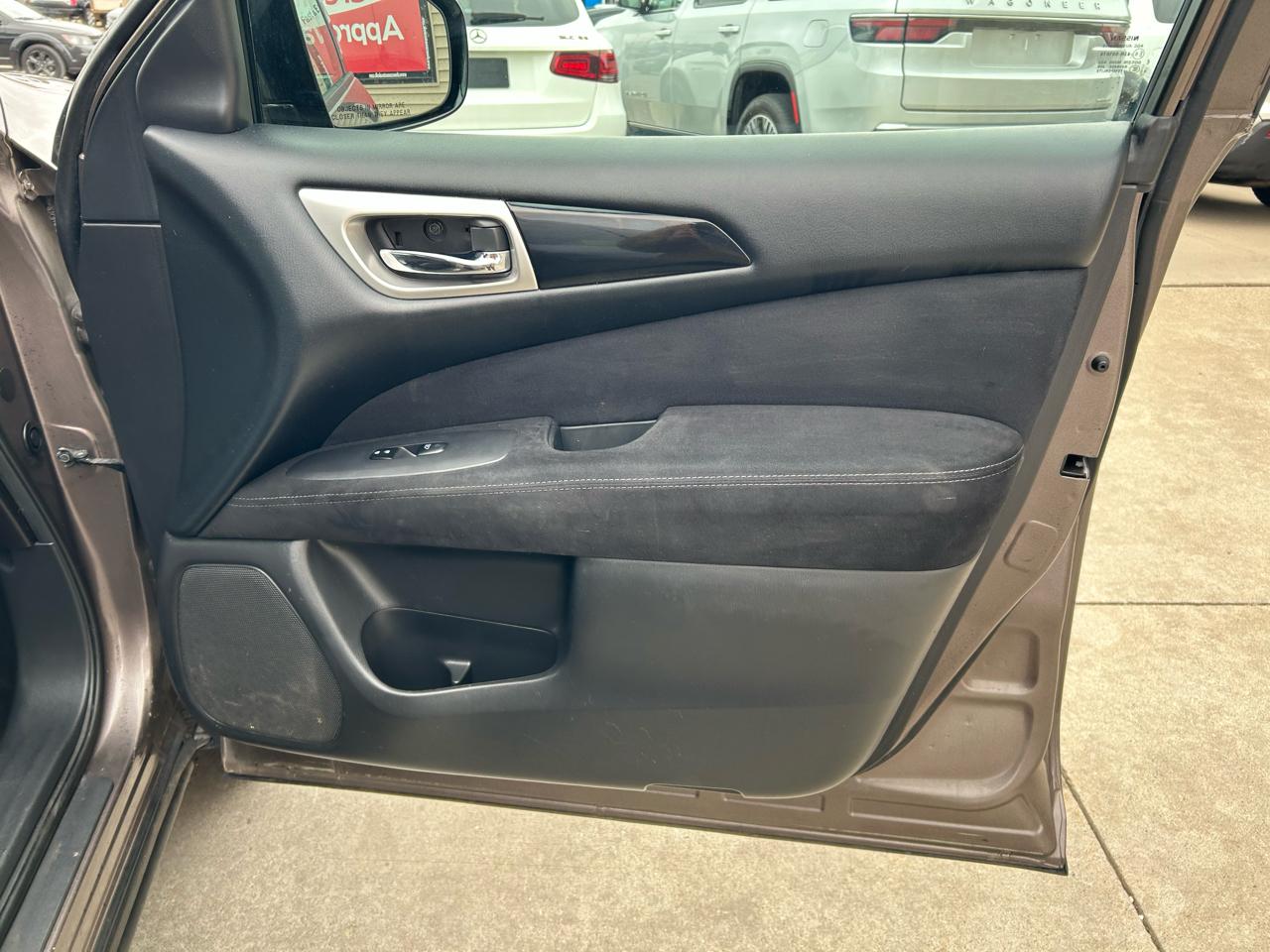 Nissan Pathfinder SV 4WD 2013