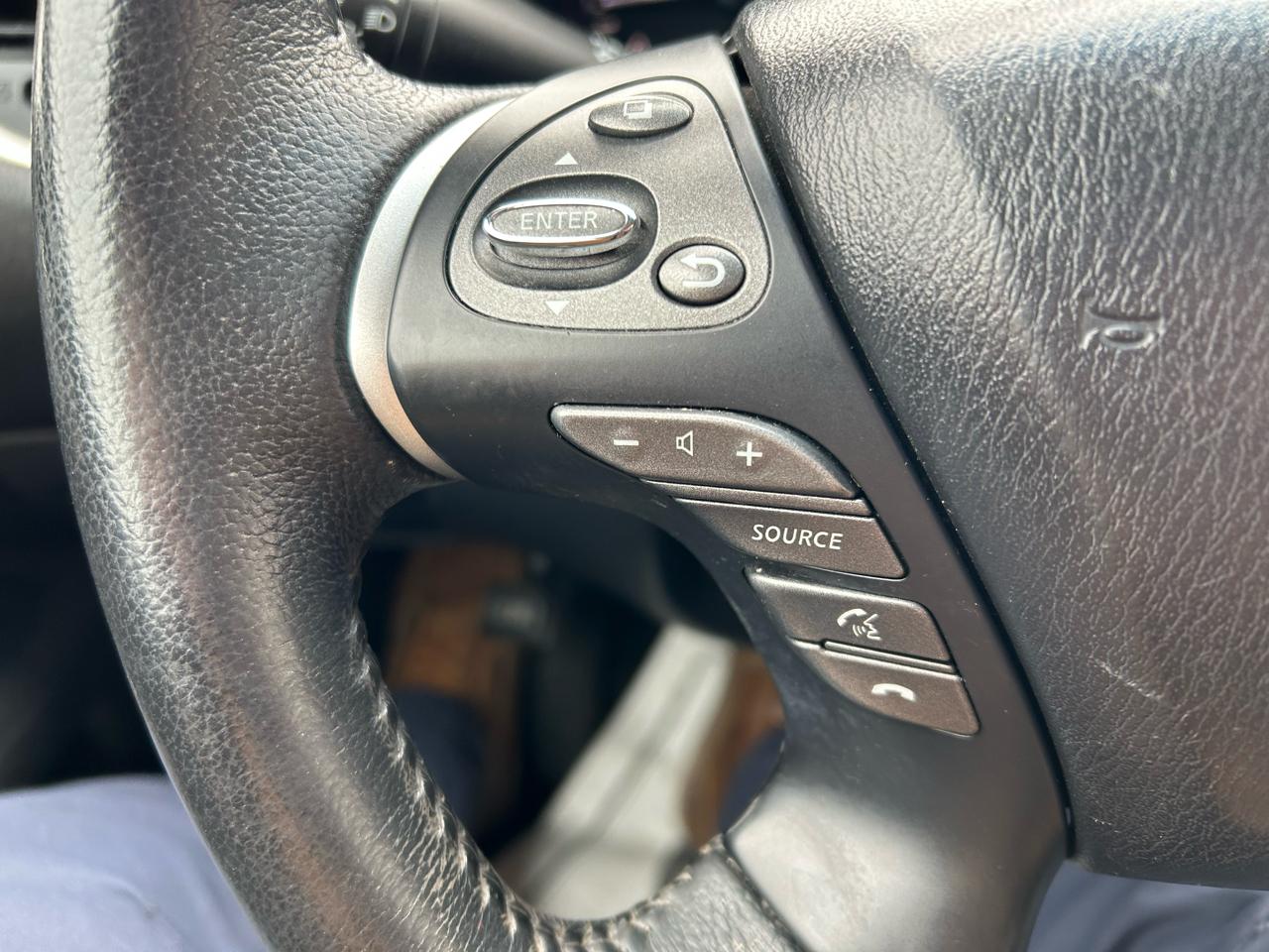 Nissan Pathfinder SV 4WD 2013