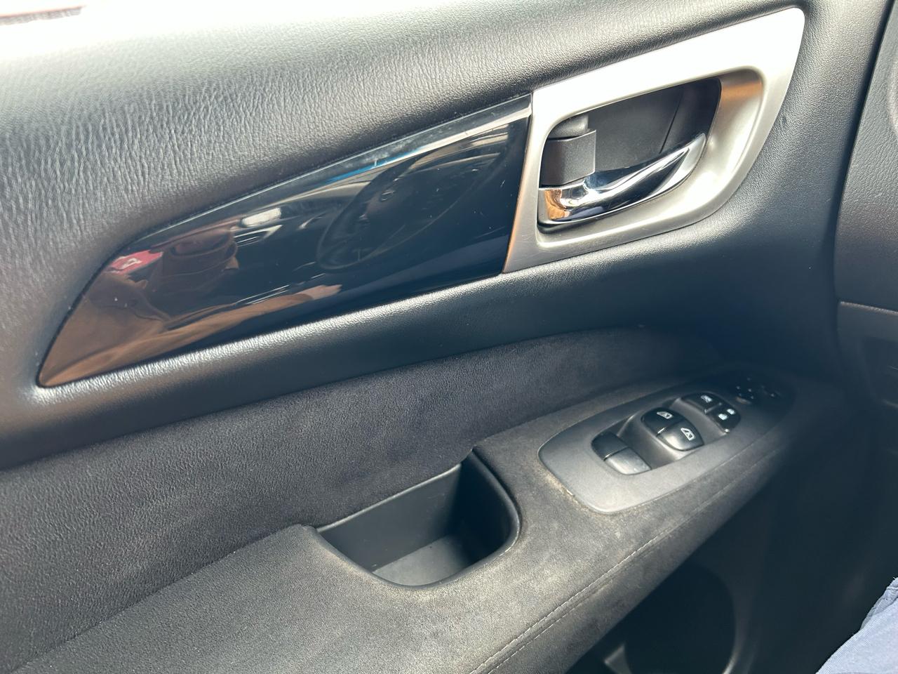 Nissan Pathfinder SV 4WD 2013