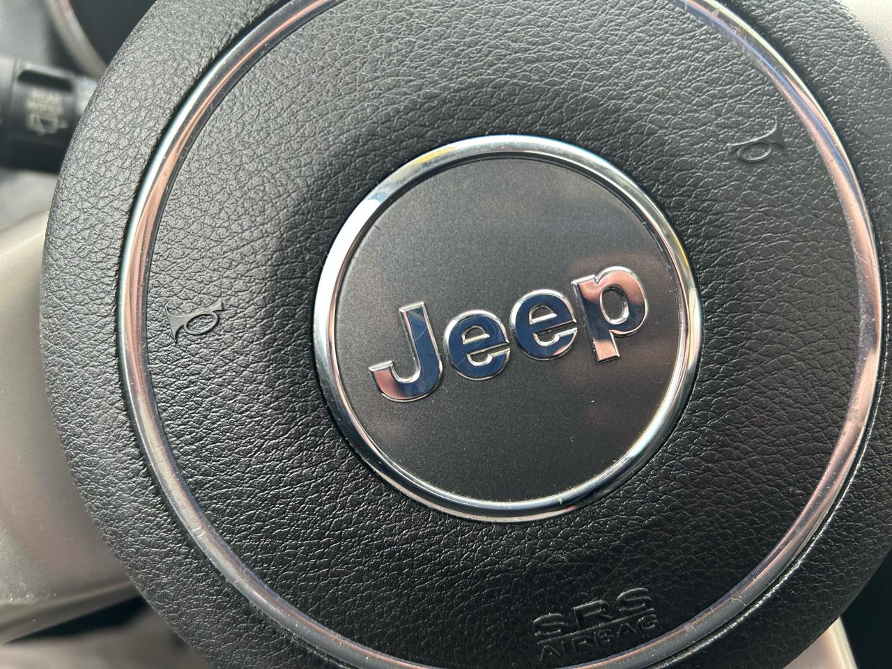 Jeep Grand Cherokee Laredo 4WD 2011