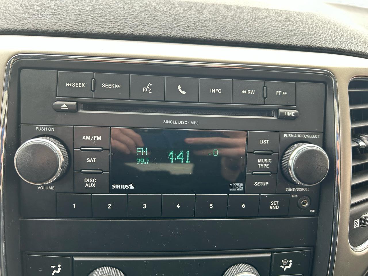 Jeep Grand Cherokee Laredo 4WD 2011