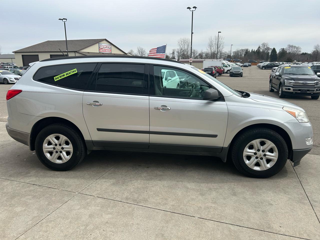 Chevrolet Traverse LS FWD w/PDC 2011