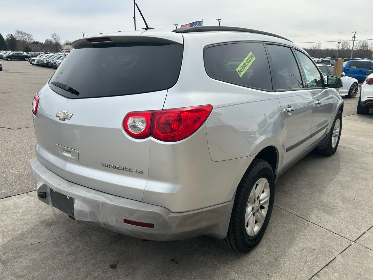 Chevrolet Traverse LS FWD w/PDC 2011
