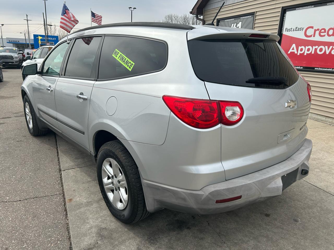 Chevrolet Traverse LS FWD w/PDC 2011