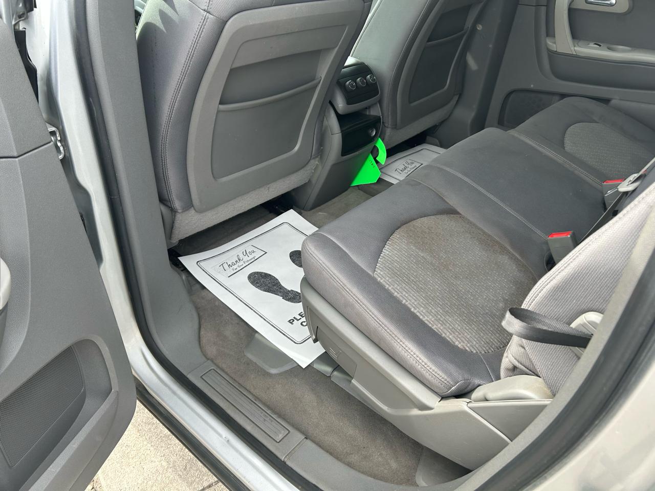 Chevrolet Traverse LS FWD w/PDC 2011