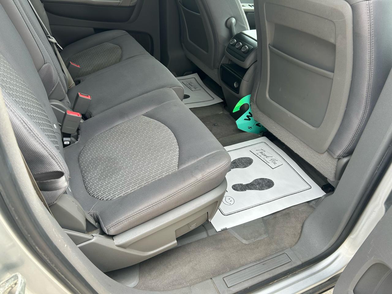 Chevrolet Traverse LS FWD w/PDC 2011