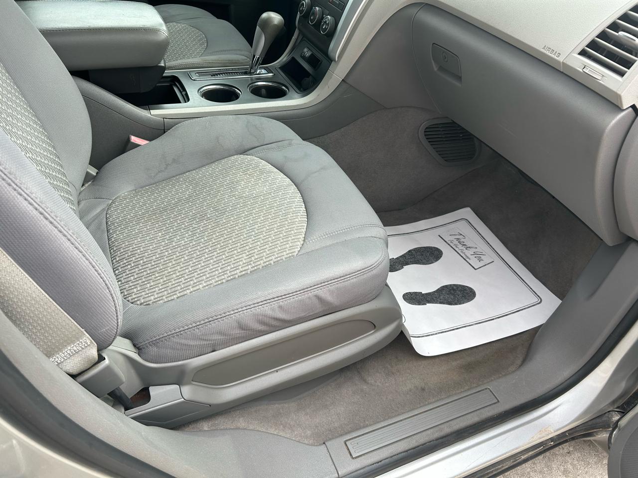 Chevrolet Traverse LS FWD w/PDC 2011