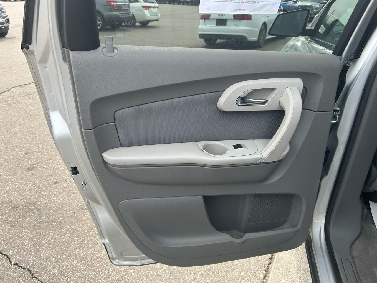 Chevrolet Traverse LS FWD w/PDC 2011