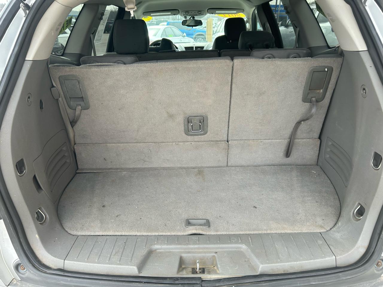 Chevrolet Traverse LS FWD w/PDC 2011