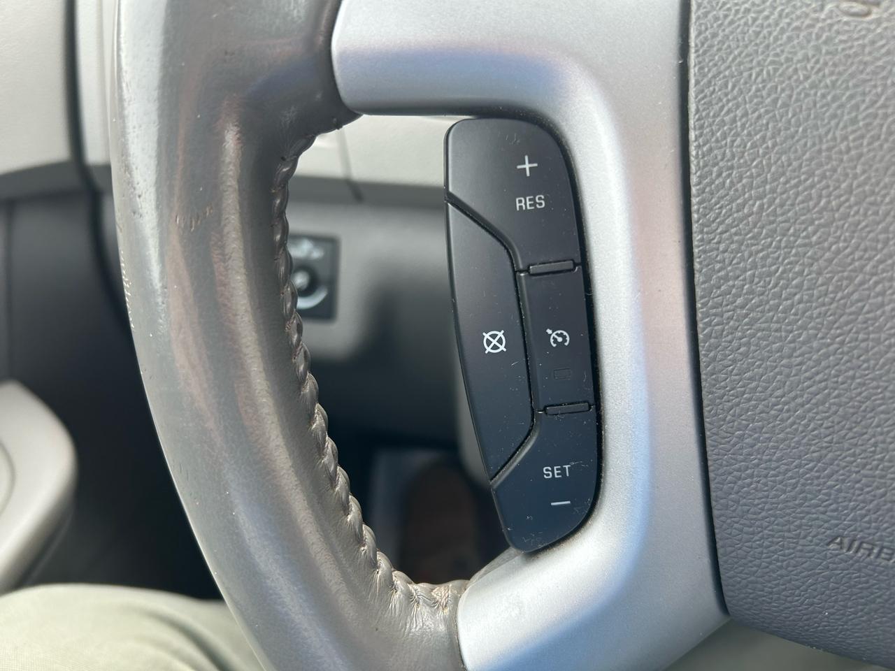 Chevrolet Traverse LS FWD w/PDC 2011