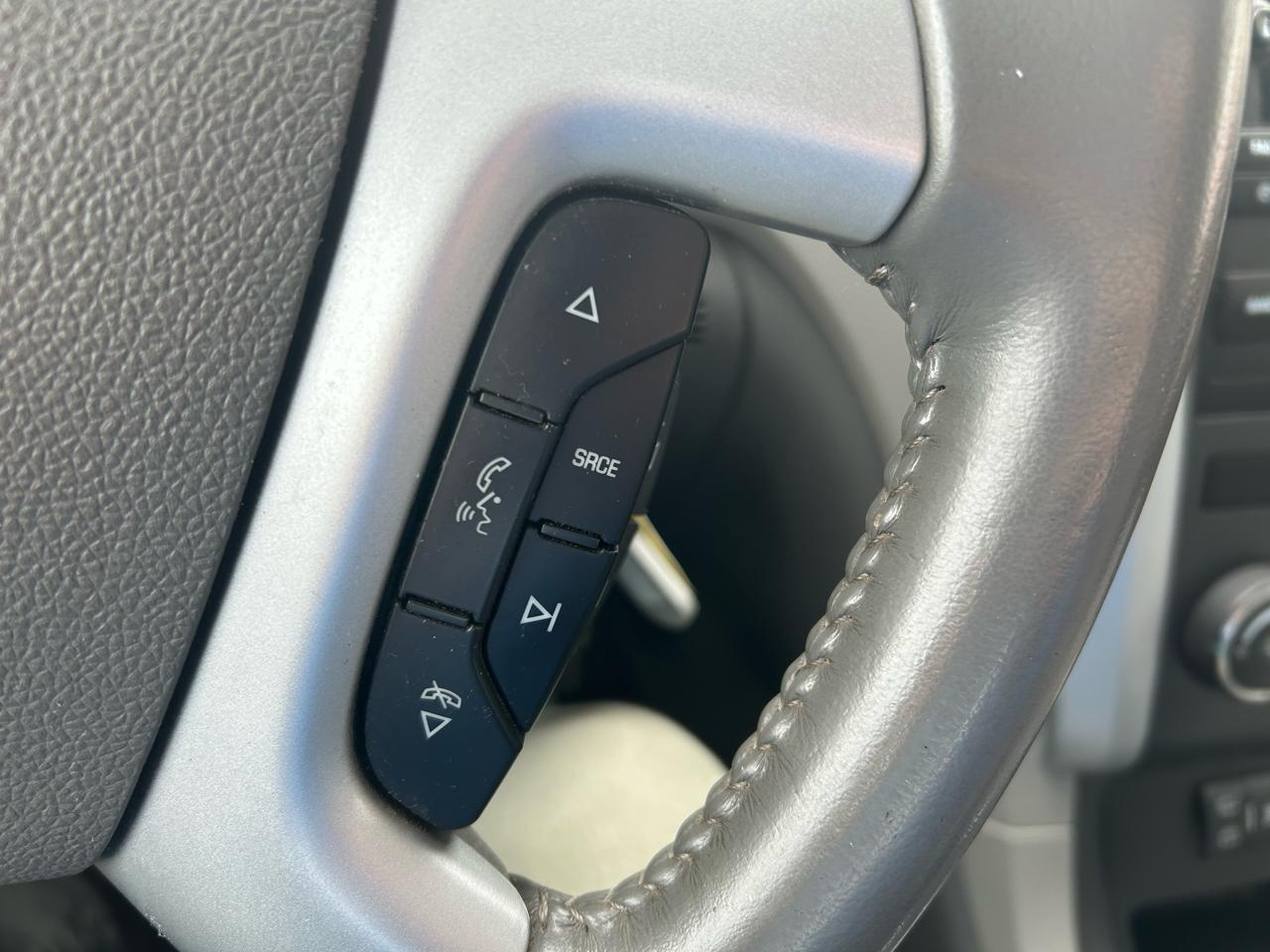 Chevrolet Traverse LS FWD w/PDC 2011