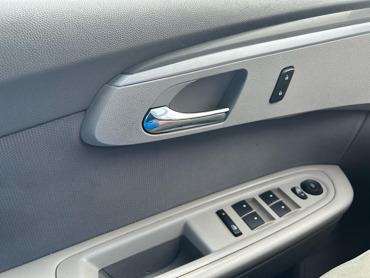 Chevrolet Traverse LS FWD w/PDC 2011