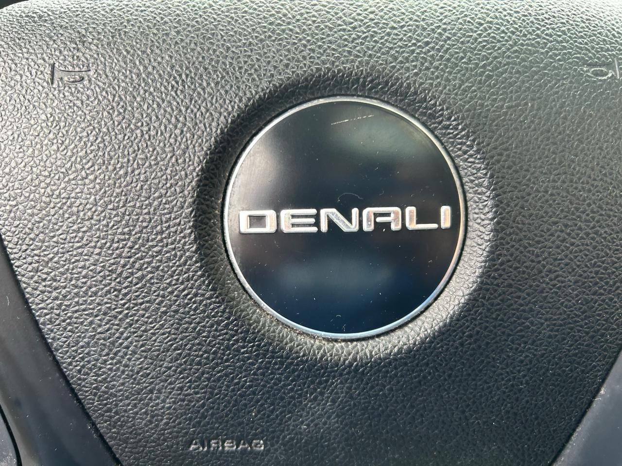 GMC Acadia Denali AWD 2011