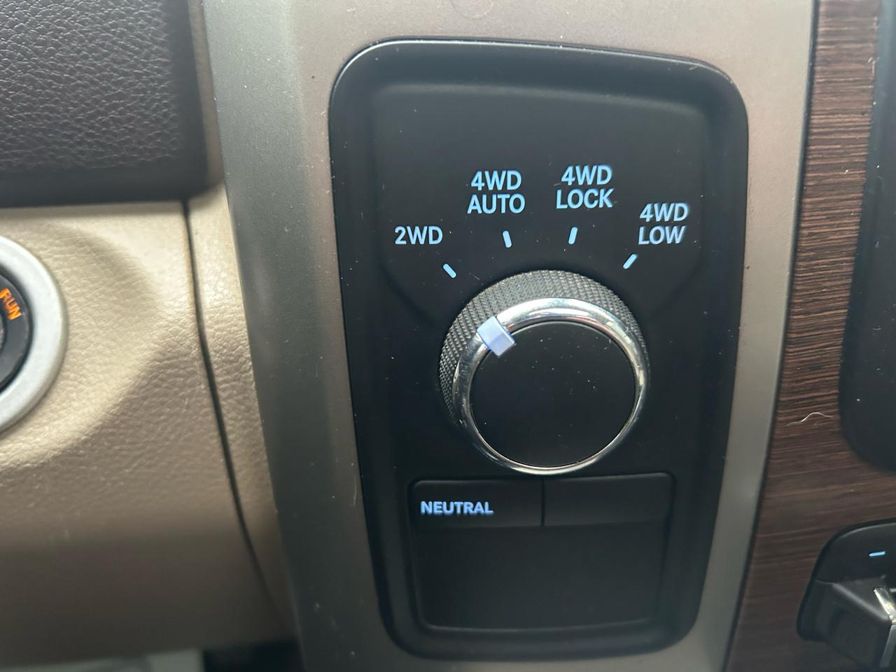 RAM 1500 Laramie Crew Cab SWB 4WD 2013