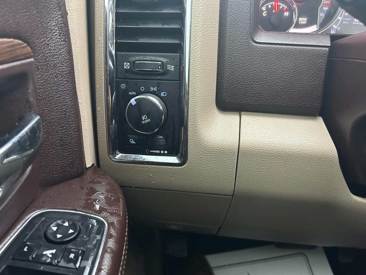 RAM 1500 Laramie Crew Cab SWB 4WD 2013