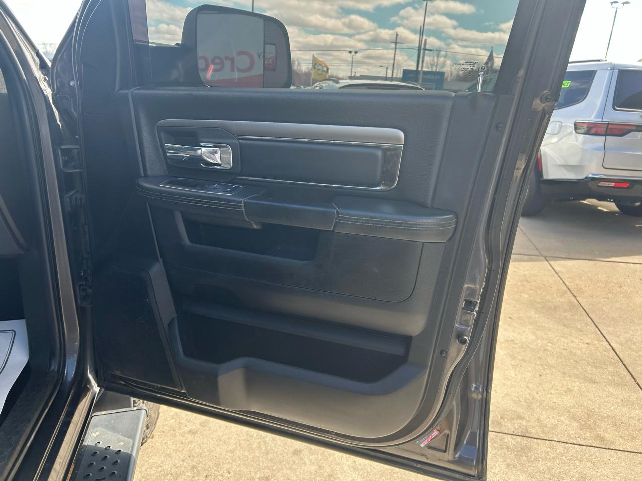 RAM 3500 Laramie Crew Cab LWB 4WD DRW 2018