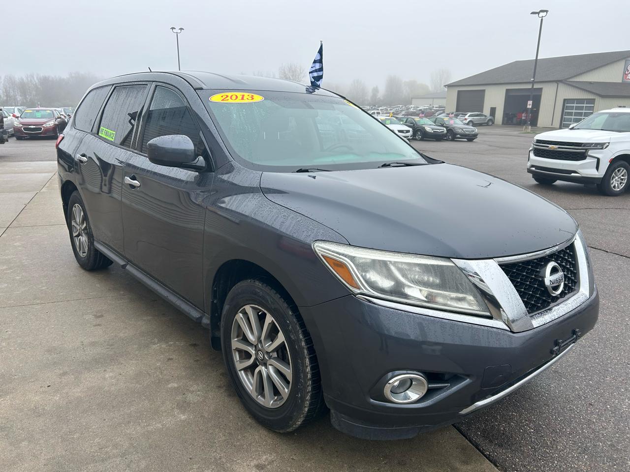 Nissan Pathfinder SV 4WD 2013
