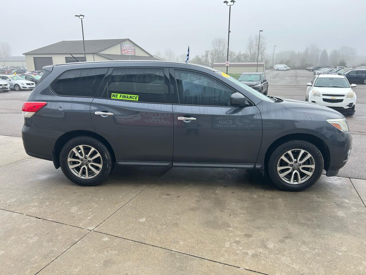 Nissan Pathfinder SV 4WD 2013