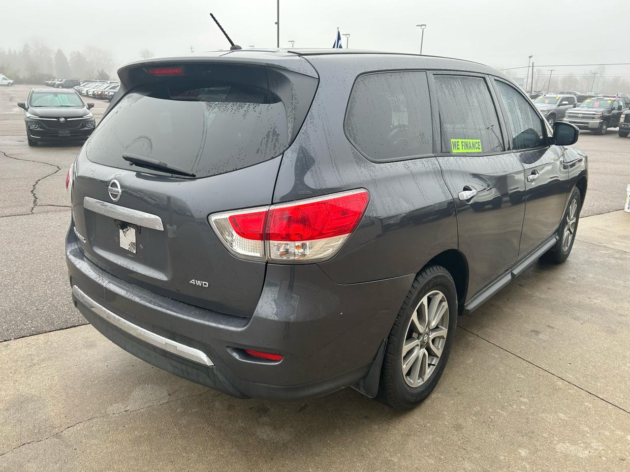 Nissan Pathfinder SV 4WD 2013