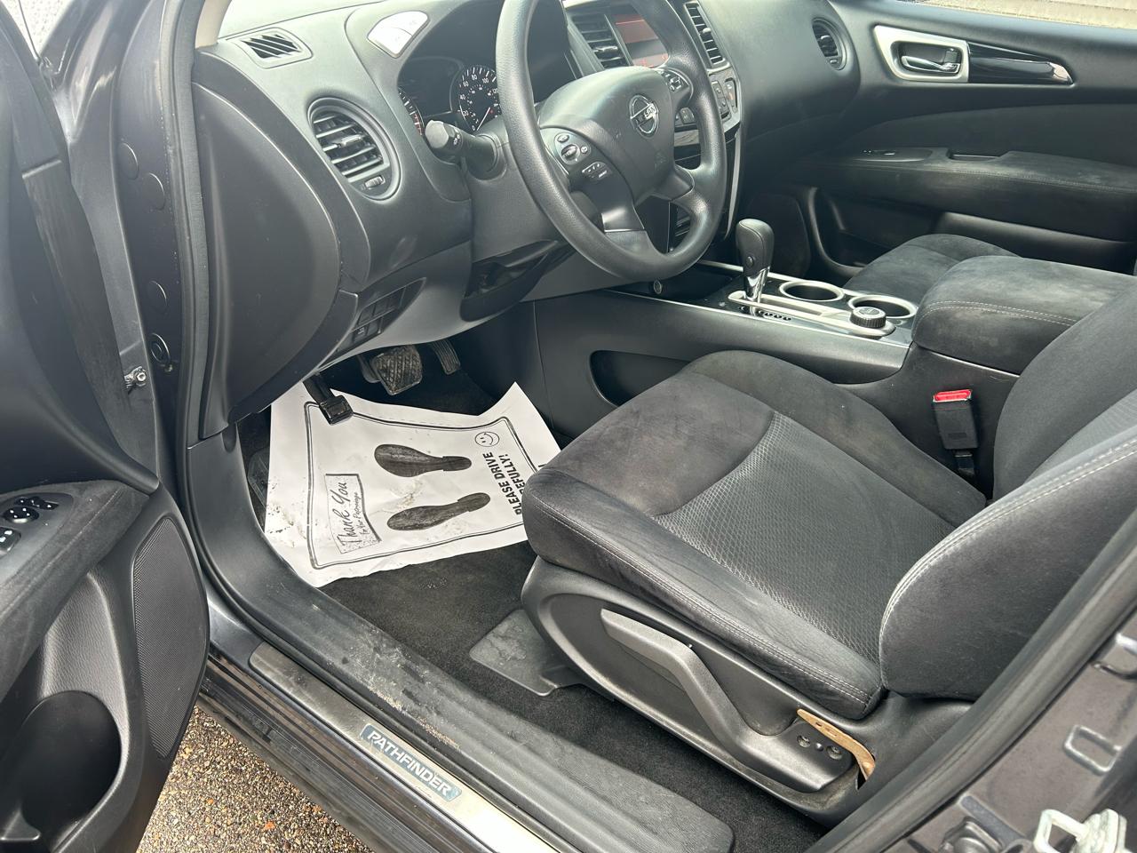 Nissan Pathfinder SV 4WD 2013