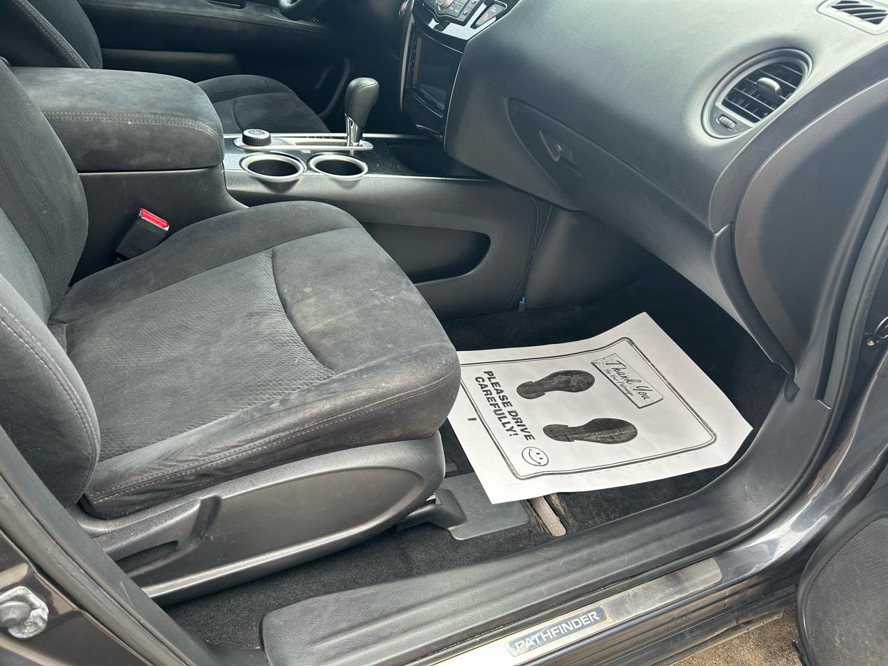 Nissan Pathfinder SV 4WD 2013