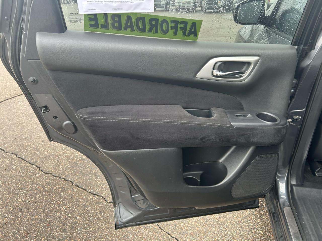 Nissan Pathfinder SV 4WD 2013