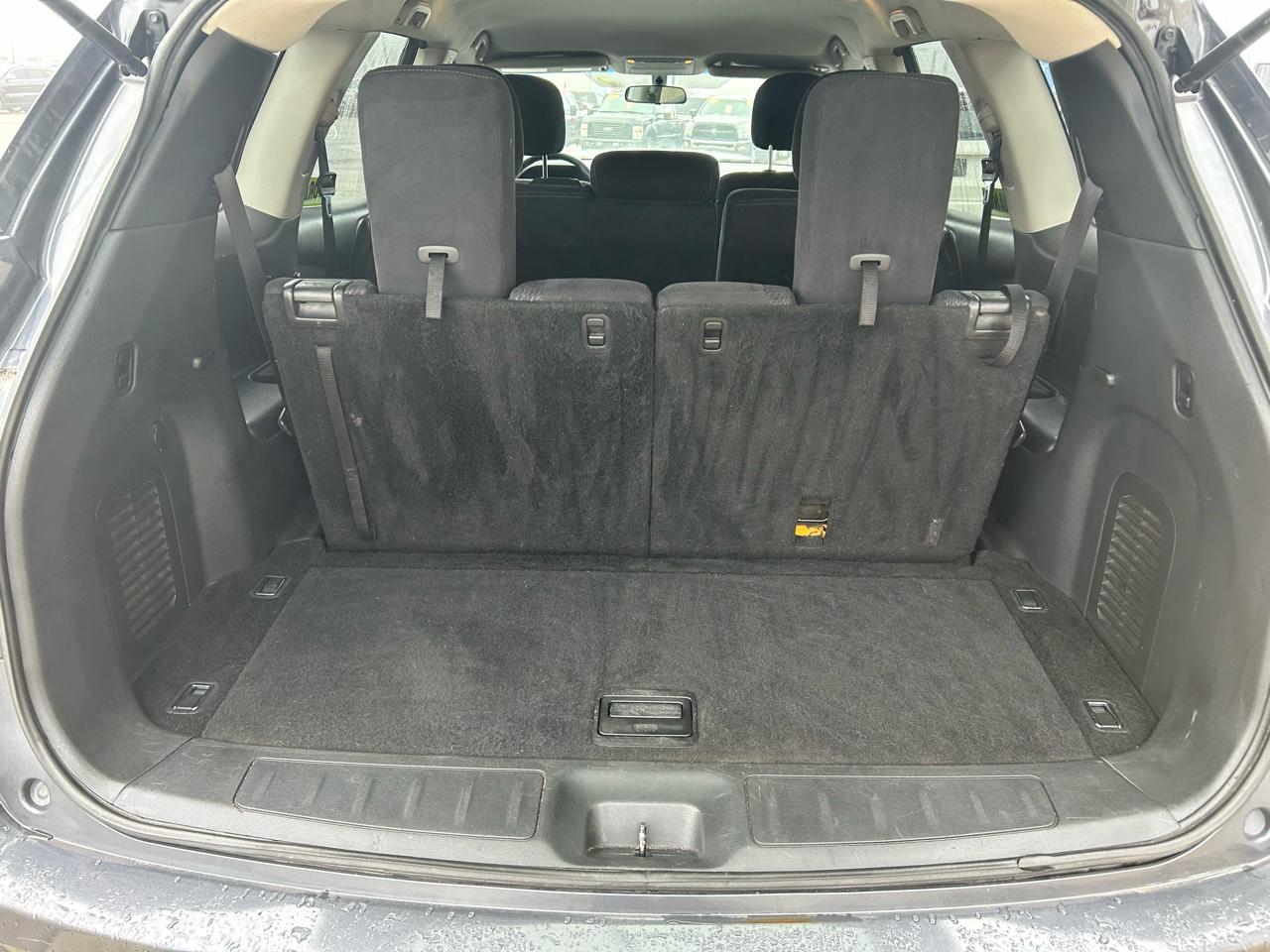 Nissan Pathfinder SV 4WD 2013