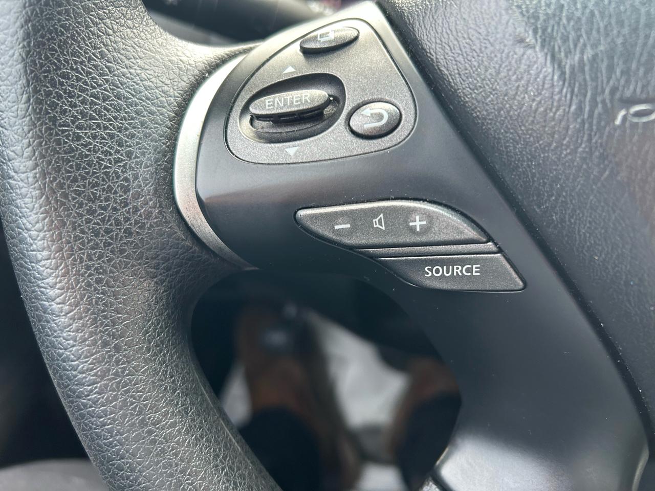 Nissan Pathfinder SV 4WD 2013