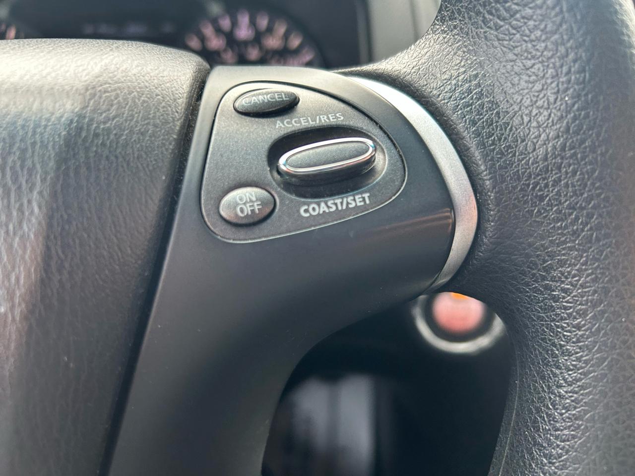 Nissan Pathfinder SV 4WD 2013