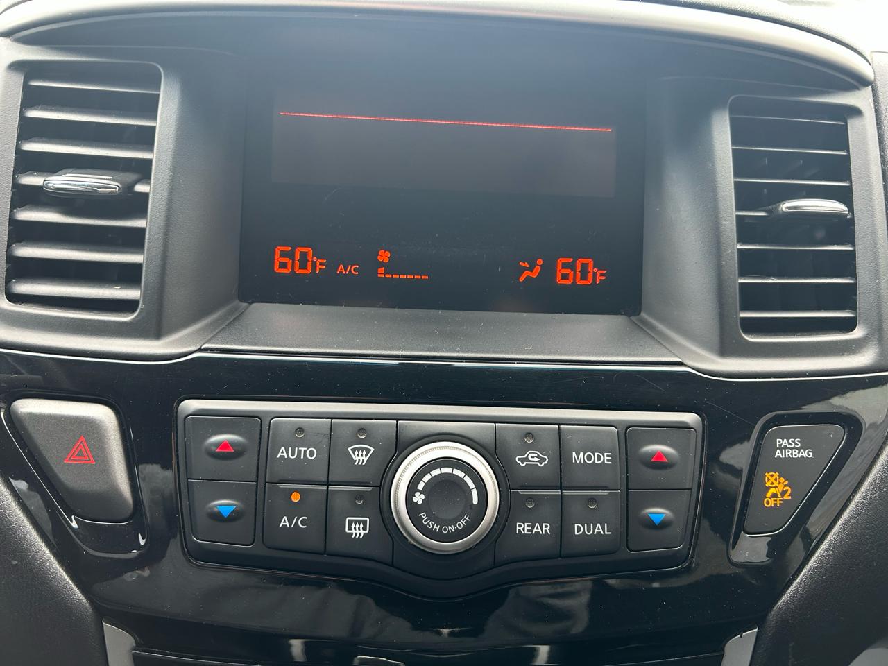 Nissan Pathfinder SV 4WD 2013