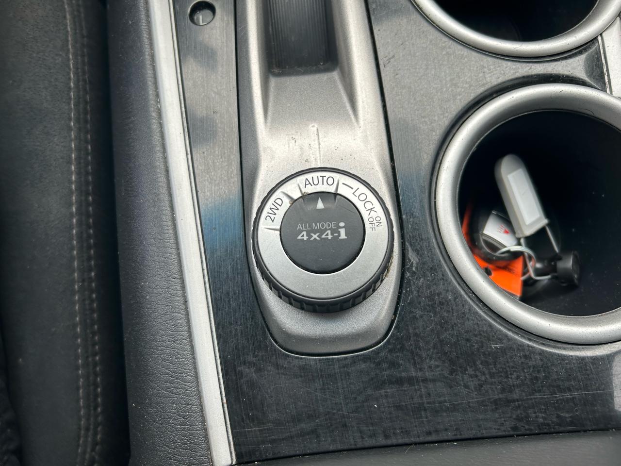 Nissan Pathfinder SV 4WD 2013