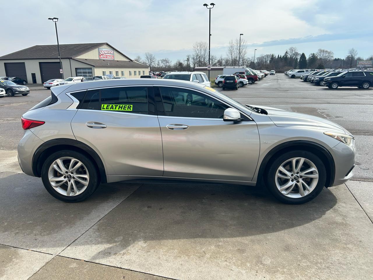 Infiniti QX30 Base 2018