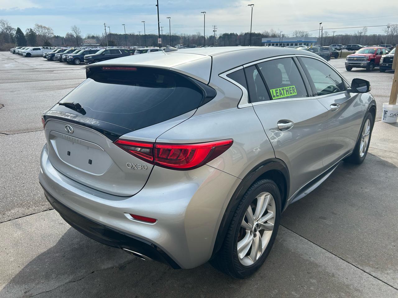 Infiniti QX30 Base 2018