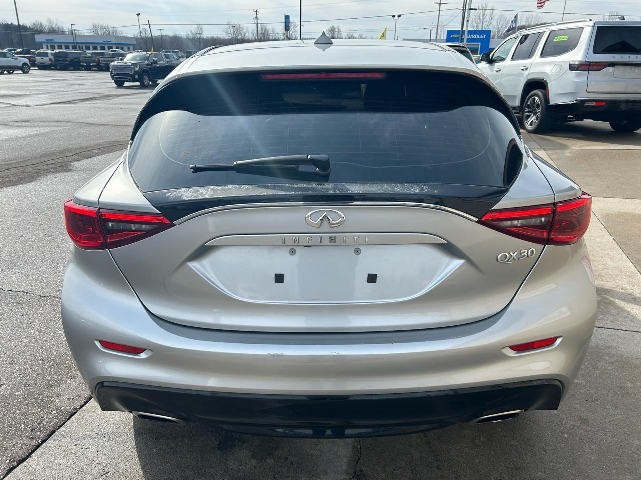 Infiniti QX30 Base 2018