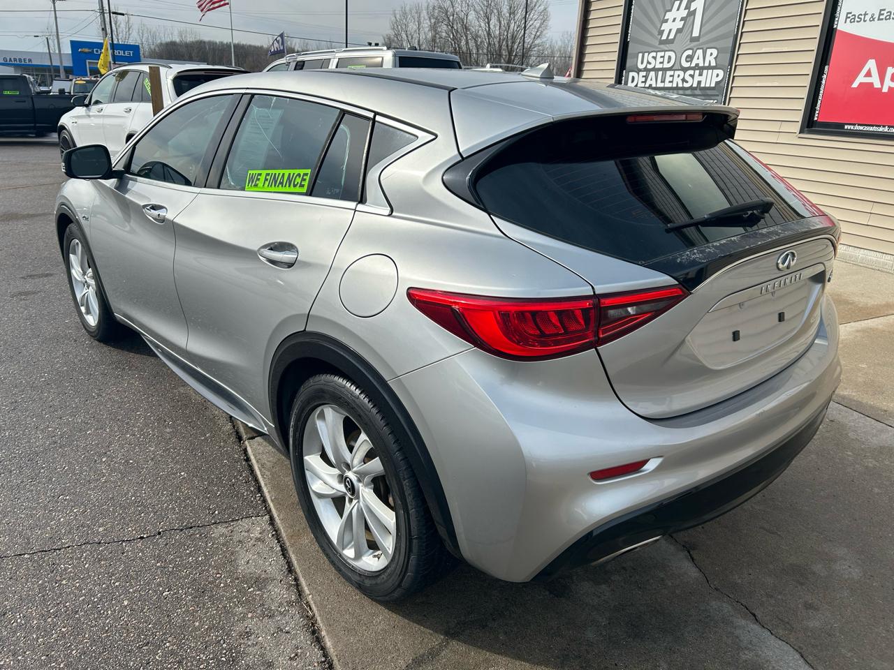 Infiniti QX30 Base 2018