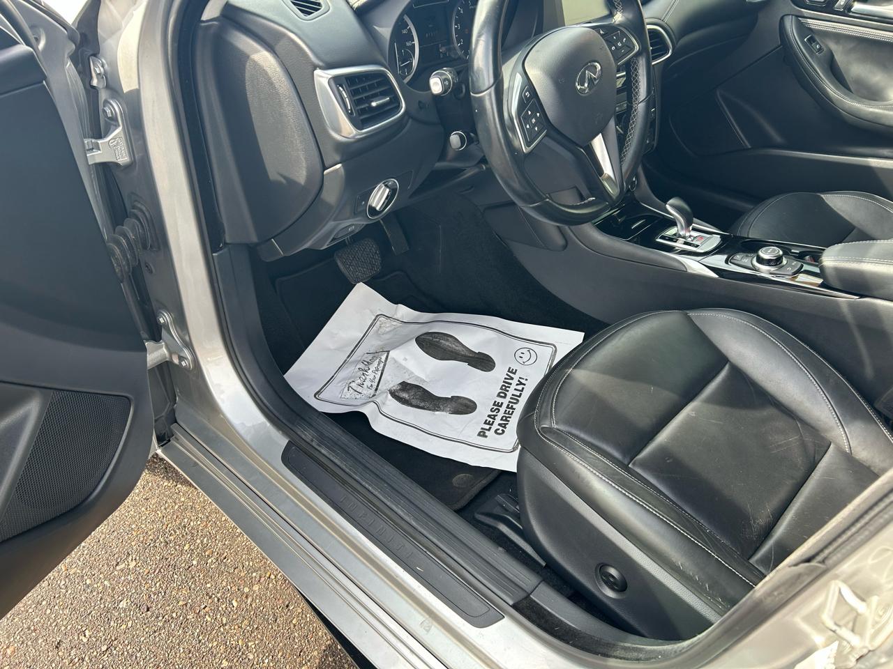 Infiniti QX30 Base 2018