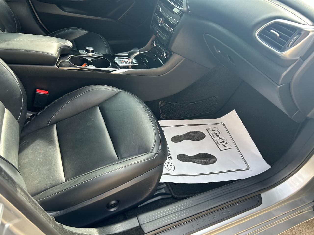 Infiniti QX30 Base 2018