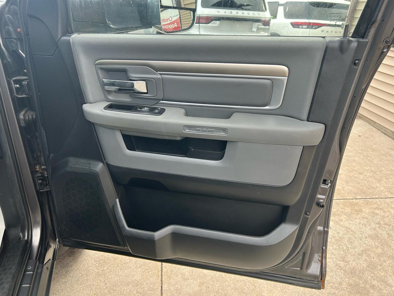 RAM 1500 SLT Quad Cab 4WD 2014