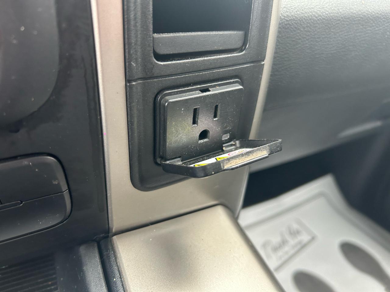 RAM 1500 SLT Quad Cab 4WD 2014