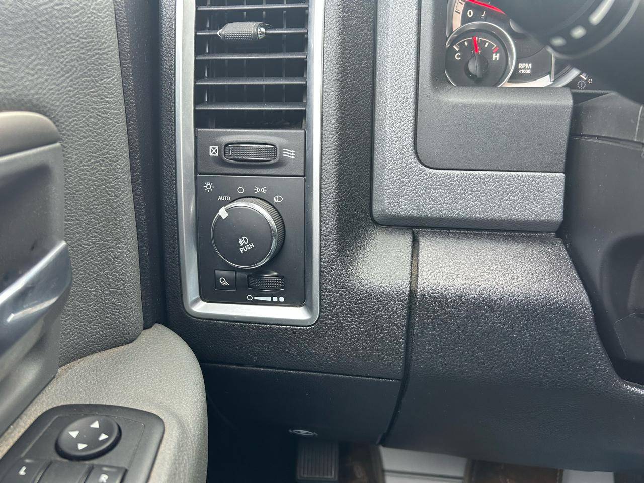 RAM 1500 SLT Quad Cab 4WD 2014